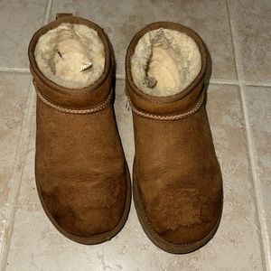 UGG ultra mini in chestnut